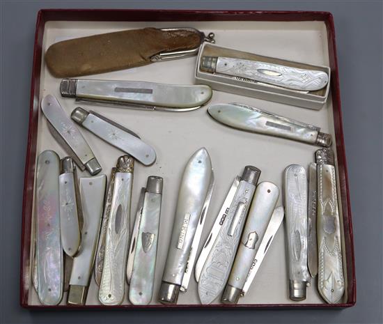 Fifteen assorted Victorian and later mother of pearl handled silver fruit knives.